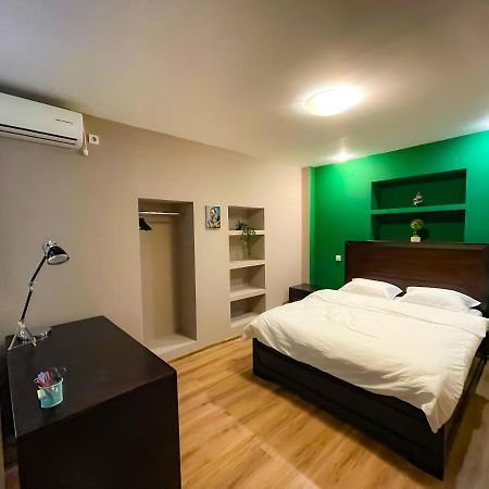Cool Flat With Hot Tub In The Old Town Apartamento Bucareste Exterior foto