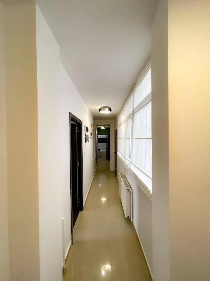 Cool Flat With Hot Tub In The Old Town Apartamento Bucareste Exterior foto