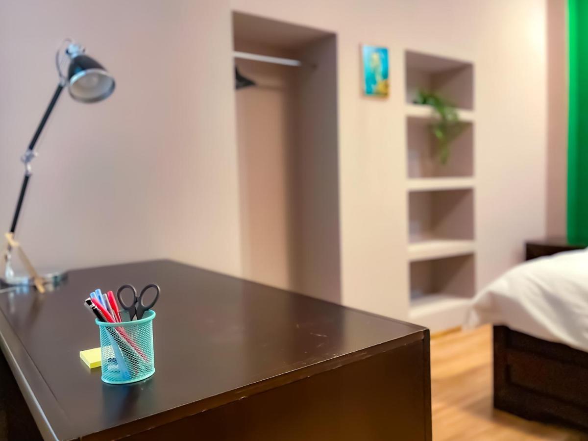 Cool Flat With Hot Tub In The Old Town Apartamento Bucareste Exterior foto