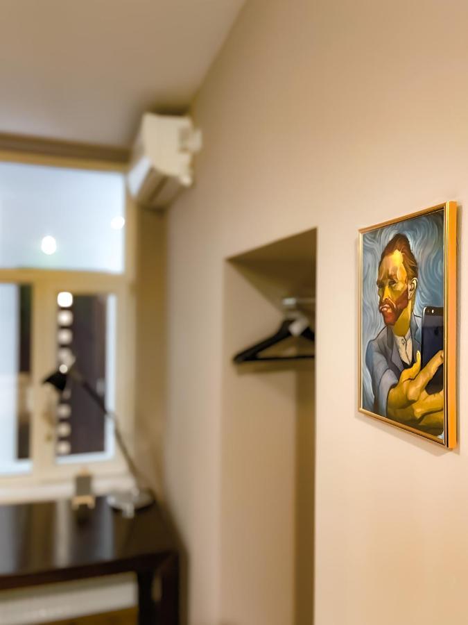 Cool Flat With Hot Tub In The Old Town Apartamento Bucareste Exterior foto