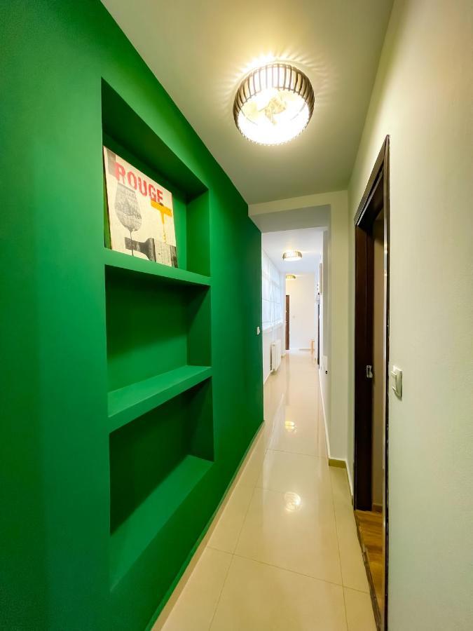 Cool Flat With Hot Tub In The Old Town Apartamento Bucareste Exterior foto