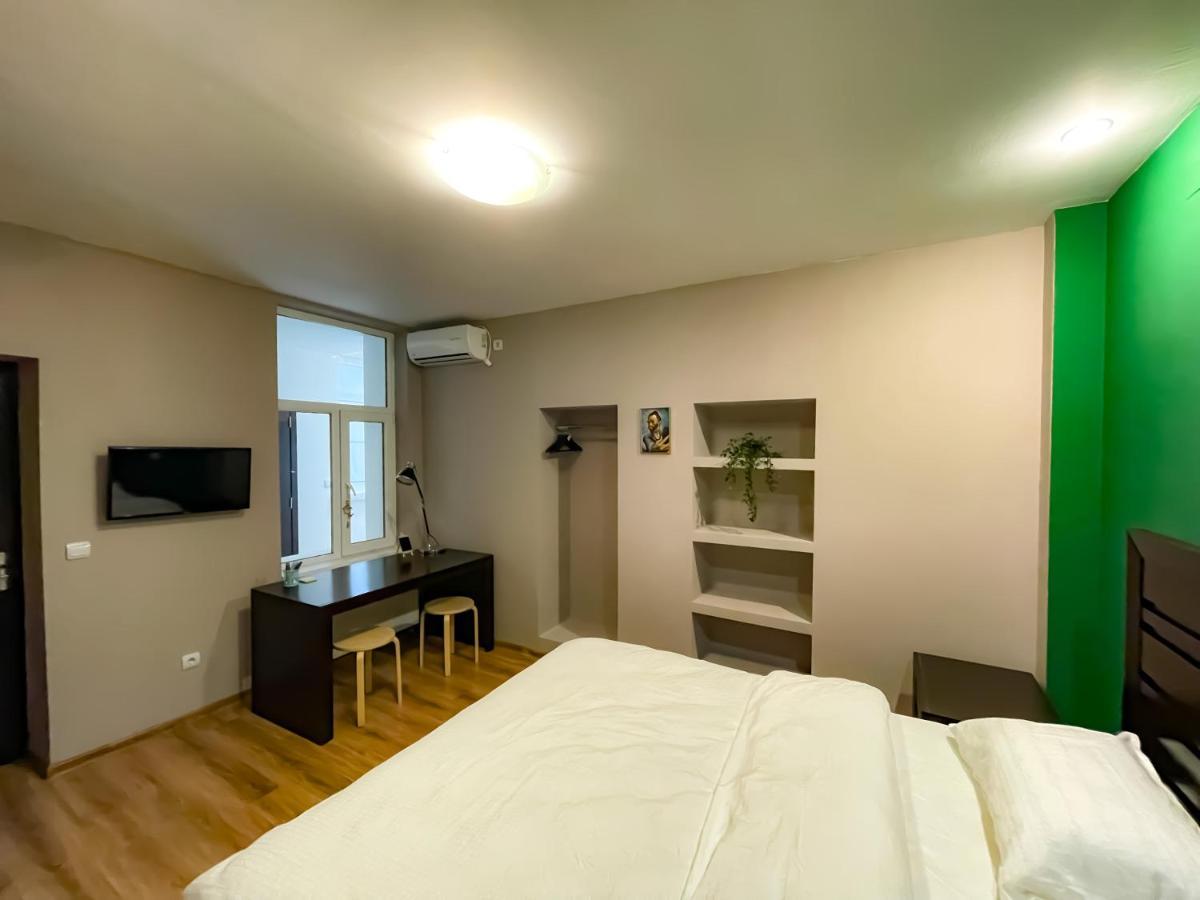 Cool Flat With Hot Tub In The Old Town Apartamento Bucareste Exterior foto